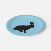 Schwarze Silhouette sitzend Kaninchen auf hellblau Pappteller (Schrägansicht)