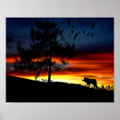 Schwarze Silhouette von Wolf, Vögeln und Baum im S Poster (Vorne)