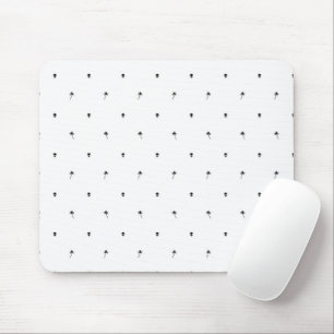 Schwarze Silhouetten von Kokospalmen und Außerirdi Mousepad