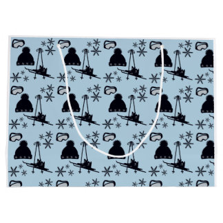 Schwarze Skiausrüstung und Schneeflocken auf blau Große Geschenktüte