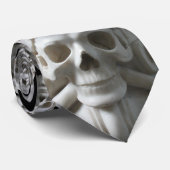 Schwarze Skulled Krawatte mit den Piraten-Schädeln (Gerollt)