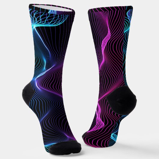 Schwarze Socken mit einem dynamischen, welligen Mu (Gewinkelt)