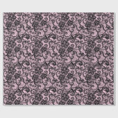 Schwarze Spitze auf rosa Geschenkpapier (Flach)