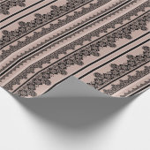 Schwarze Spitzen, offene Arbeiten, brauner Hinterg Geschenkpapier (Ecke)