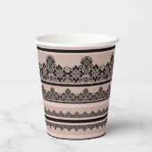 Schwarze Spitzen, offene Arbeiten, brauner Hinterg Pappbecher (Rückseite)