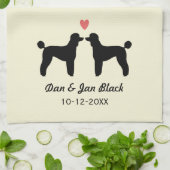 Schwarze Standardpudel mit Herzen und Text Handtuch (Gefaltet)