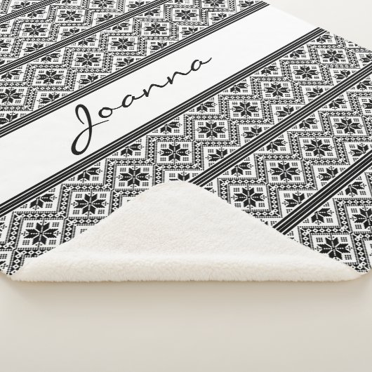 Schwarze Stickerei Sherpadecke (3/4)