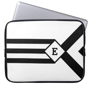 Schwarze Streifen und Chevronen mit Monogramm auf  Laptopschutzhülle