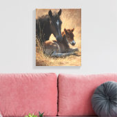 Schwarze Stute mit Fohlen, rustikale Malerei Leinwanddruck (Insitu (Wohnzimmer))