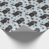 Schwarze Tan Dackel Dog Paw Print Pattern Geschenkpapier (Ecke)