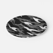 Schwarze Tarnung Pappteller (Schrägansicht)