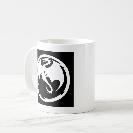 Schwarze Tasse des weißen Drachen (Vorderseite Links)