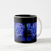 Schwarze Tasse mit lila Hydrangeas (VorderseiteRechts)