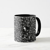 Schwarze Tasse mit Metallbläschen (VorderseiteRechts)