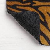 Schwarze Tiger-Streifen-Typografie Mousepad (Ecke)