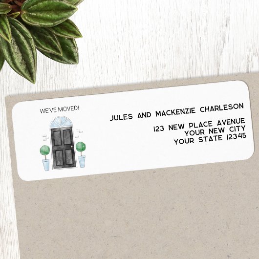 Schwarze Tür haben wir neue Zuhause-Rücksendeadres