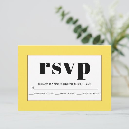 Schwarze Typografie gelbe Hochzeit RSVP-Karte RSVP Karte (Stehend Vorderseite)