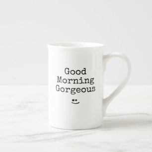 Schwarze Typografie-Phrase Guten Morgen Schönheit Porzellantasse