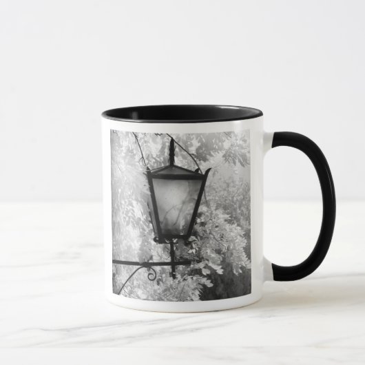 Schwarze u. weiße Ansicht der Leuchte Tasse (Rechts)