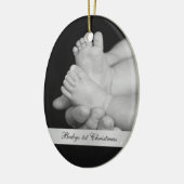 Schwarze u. weiße Babys erste Weihnachtsverzierung Keramikornament (Links)