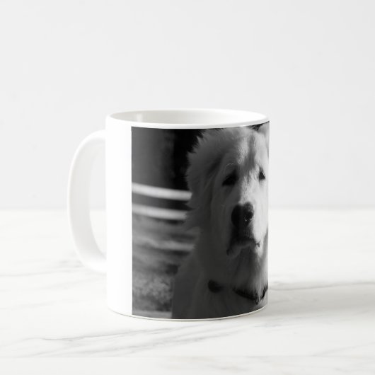 Schwarze u. weiße große Pyrenäen Kaffeetasse (Vorderseite Links)