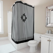 Schwarze u. weiße vertikale Streifen u. Duschvorhang (Beispiel)