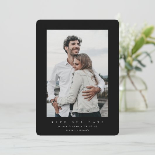 Schwarze Ultra-Minimal-Save the Date-Fotokarte Save The Date (Stehend Vorderseite)
