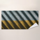 SCHWARZE UND BROWENE STRIPIERTEXTILE BADEHANDTUCH (Badehandtuch)