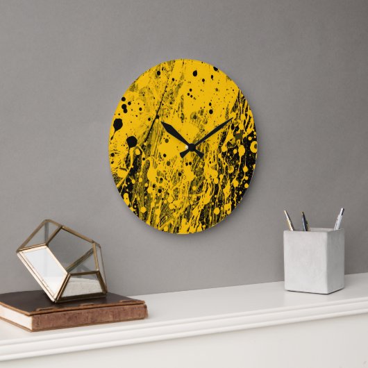 Schwarze und gelbe Farbspritzer Große Wanduhr (Büro)