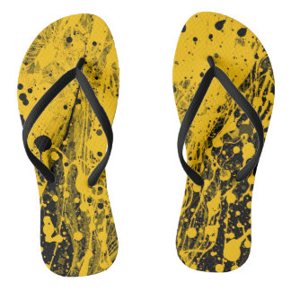 Schwarze und gelbe Flip-Flops mit Farbspritzern Badesandalen