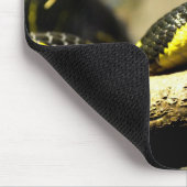 Schwarze und gelbe Schlange Mousepad (Ecke)