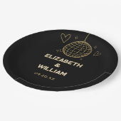 Schwarze und goldene Retro-Disco-groovy-Hochzeit d Pappteller (Schrägansicht)