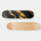Schwarze und goldene Wellen-Abstract-Design Skateboard (Horizontal)
