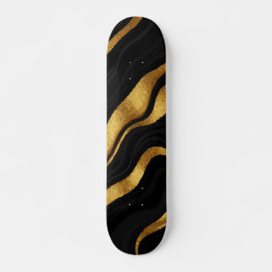 Schwarze und goldene Wellen-Abstract-Design Skateboard