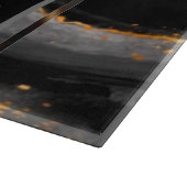 Schwarze und goldmarmorierte, frisch gezogene Häus Schneidebrett (Ecke)