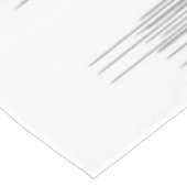 Schwarze und graue Farben-Tropfen auf Weiß Tischdecke (Schrägansicht)