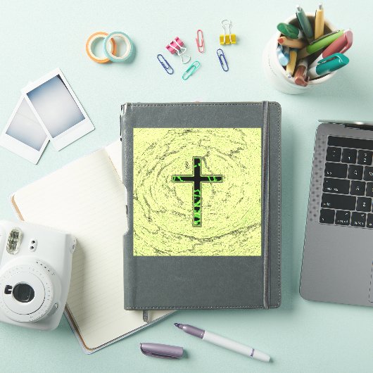 SCHWARZE UND GRÜNE KREUZEN MIT MARKE AUFKLEBER (iPad Hülle)