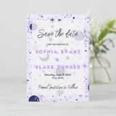 Schwarze und Lila Himmelshochzeit retten das Datum Einladung (Stehend Vorderseite)