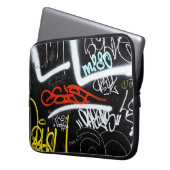 Schwarze und mehrfarbige Graffiti-Kunst Laptopschutzhülle (Vorderseite Links)