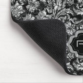 Schwarze und metallische Silberflordamasken, monog Mousepad (Ecke)