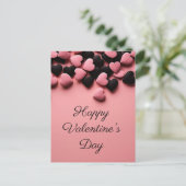 Schwarze und rosa Herzen auf rosa Erde Valentinin Postkarte (Stehend Vorderseite)
