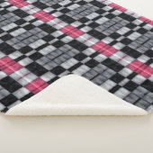 Schwarze und rosa karierte Decke Sherpadecke (3/4)