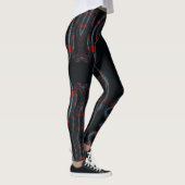 Schwarze und rote Schlange auf schwarzen Leggings (Rechts)