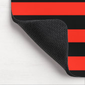 Schwarze und rote Streifen Mousepad (Ecke)