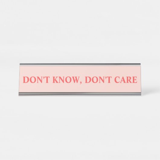 Schwarze und sarkastische Redewendungen in Rot und Schreibtischnamensplakette (Vorderseite )