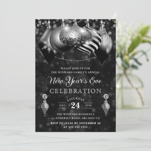 Schwarze und Silberne Weihnachtsbaumchen Neujahr Einladung (Stehend Vorderseite)