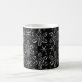 Schwarze und Silberschneeflocken Weihnachts-Tasse Kaffeetasse (Mittel)