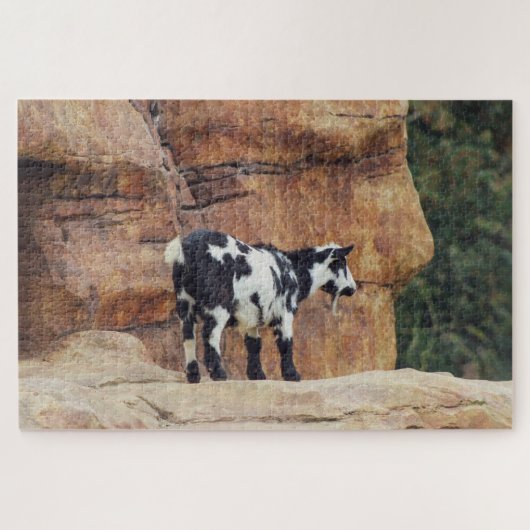 Schwarze und weiße Bergziege auf Felsen Puzzle (Horizontal)