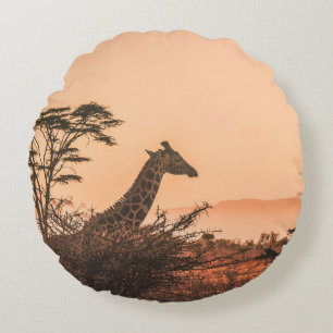 SCHWARZE UND WEISSE GIRAFFE AUF BROWN GRASS FELD RUNDES KISSEN