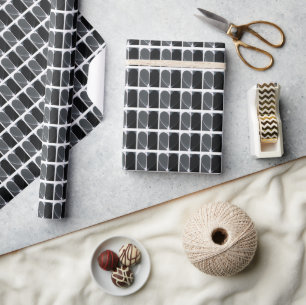 Schwarze und weiße Halbherzen-Muster für jeden Anl Geschenkpapier